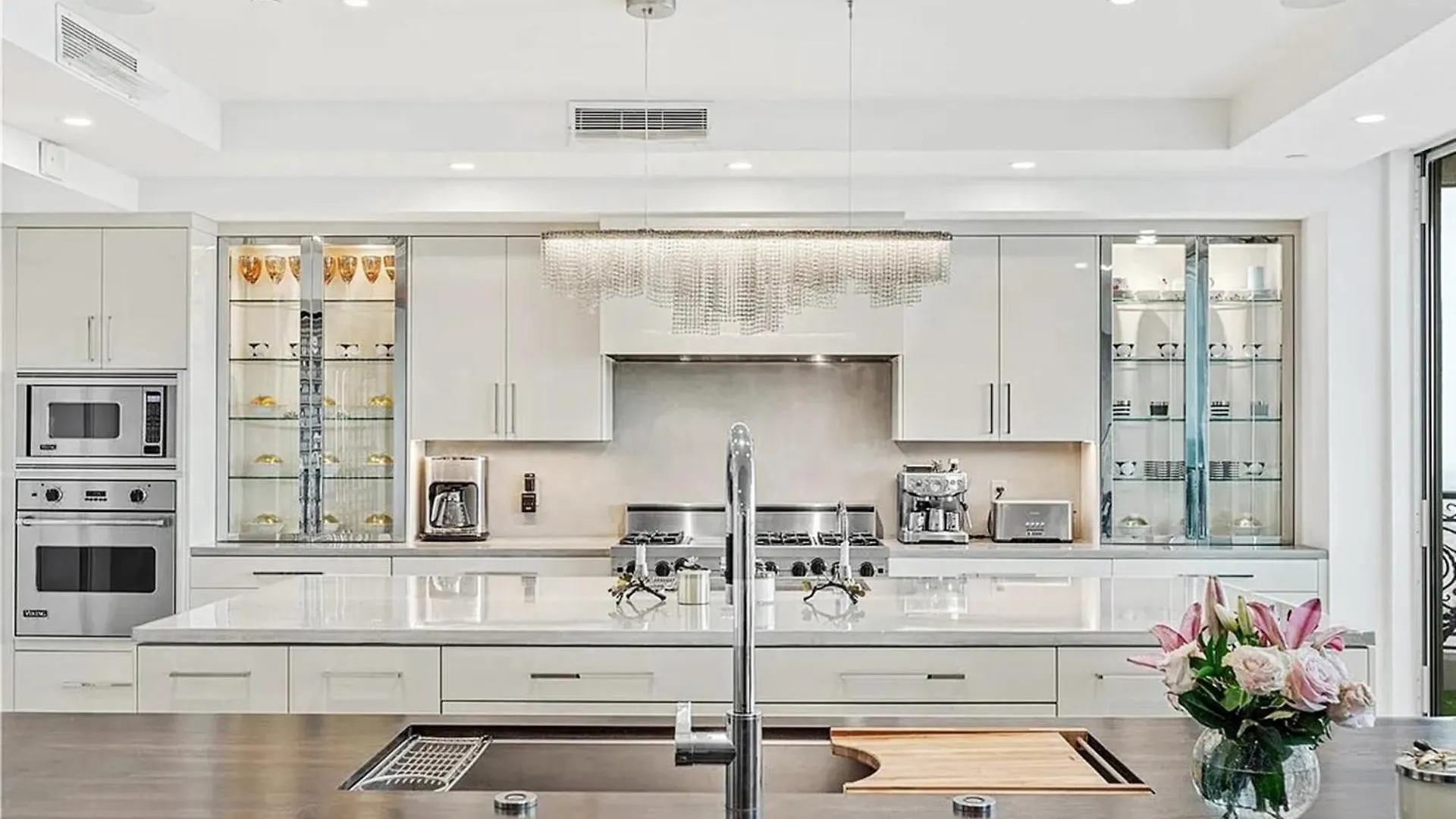 Luxurious Four-Bedroom Penthouse Лас-Вегас