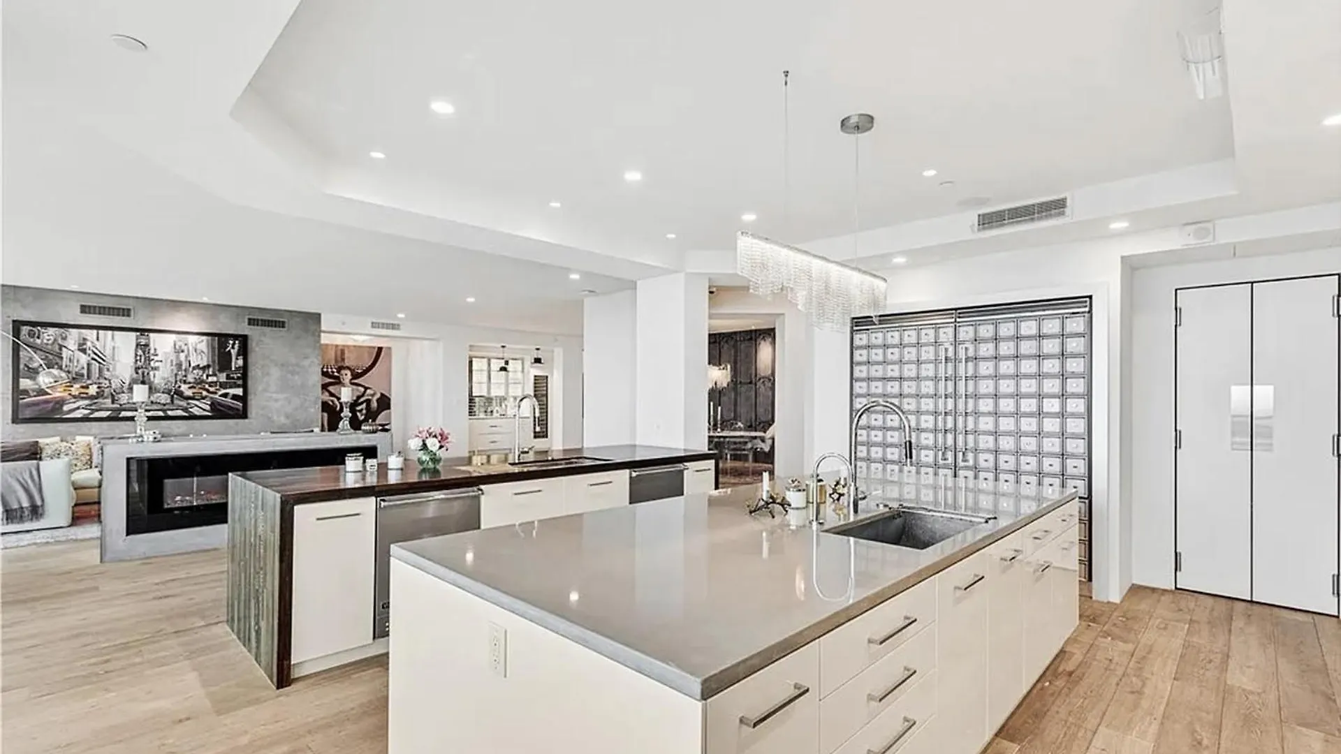 Luxurious Four-Bedroom Penthouse Лас-Вегас Апартаменты