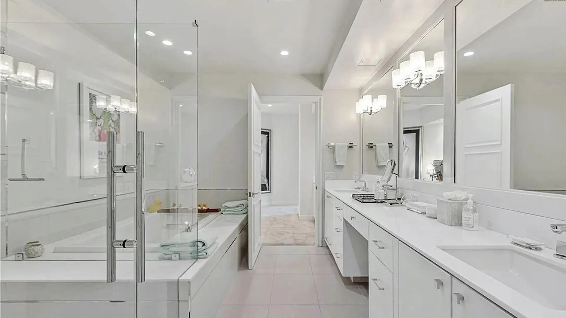 Апартаменты Luxurious Four-Bedroom Penthouse Лас-Вегас
