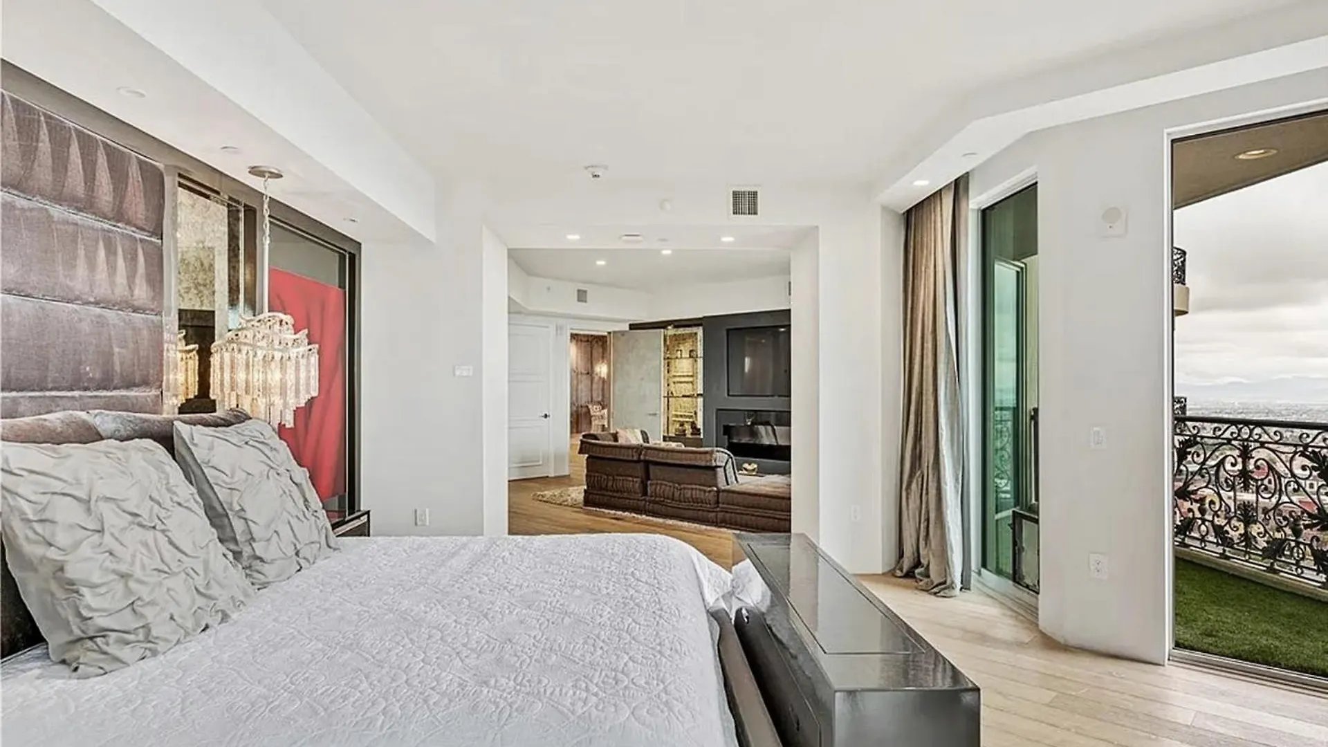 Luxurious Four-Bedroom Penthouse Лас-Вегас Апартаменты